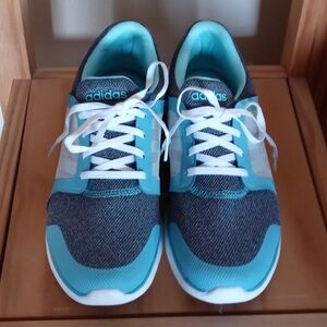 Sale - Adidas Sneakers 7.5